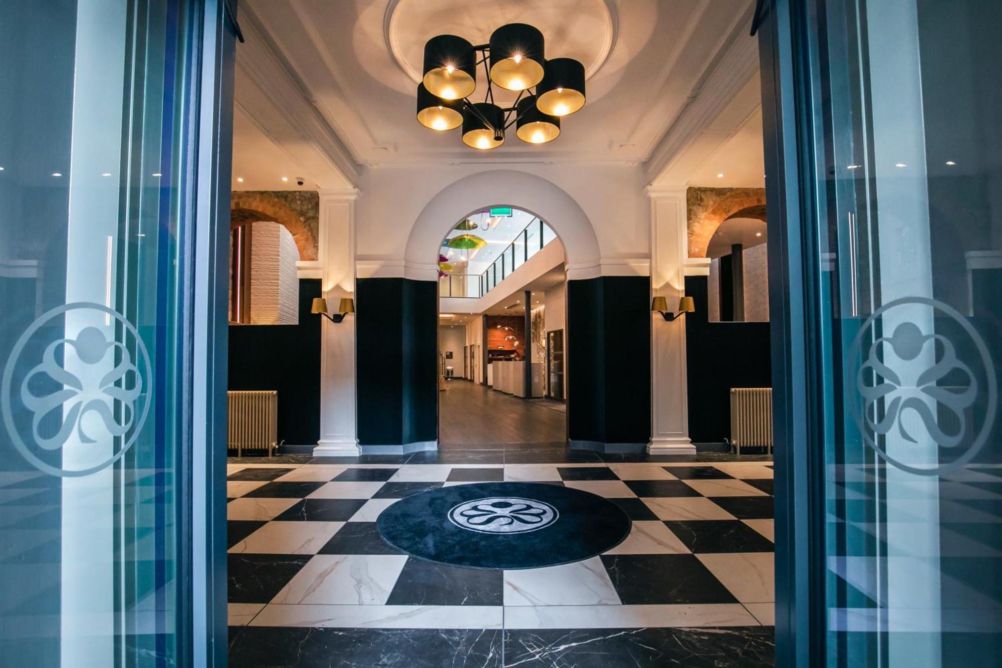 Sandman Signature Aberdeen Hotel & Spa Экстерьер фото